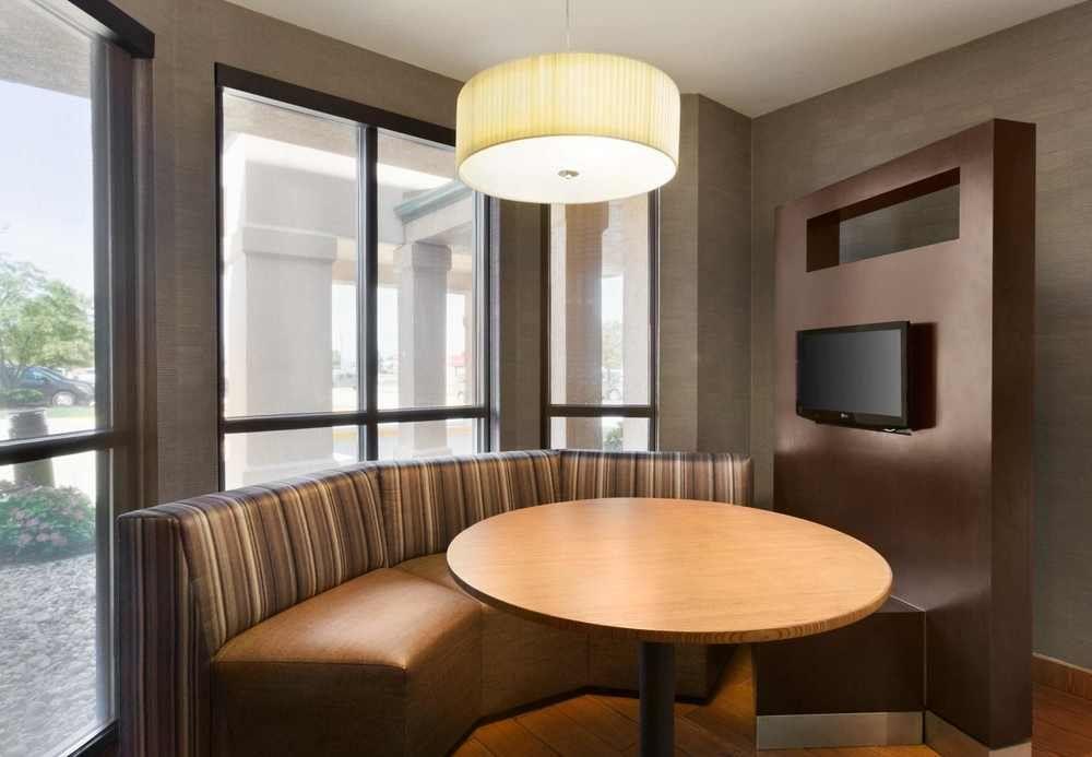 Courtyard By Marriott Bloomington Normal Hotel Exterior photo