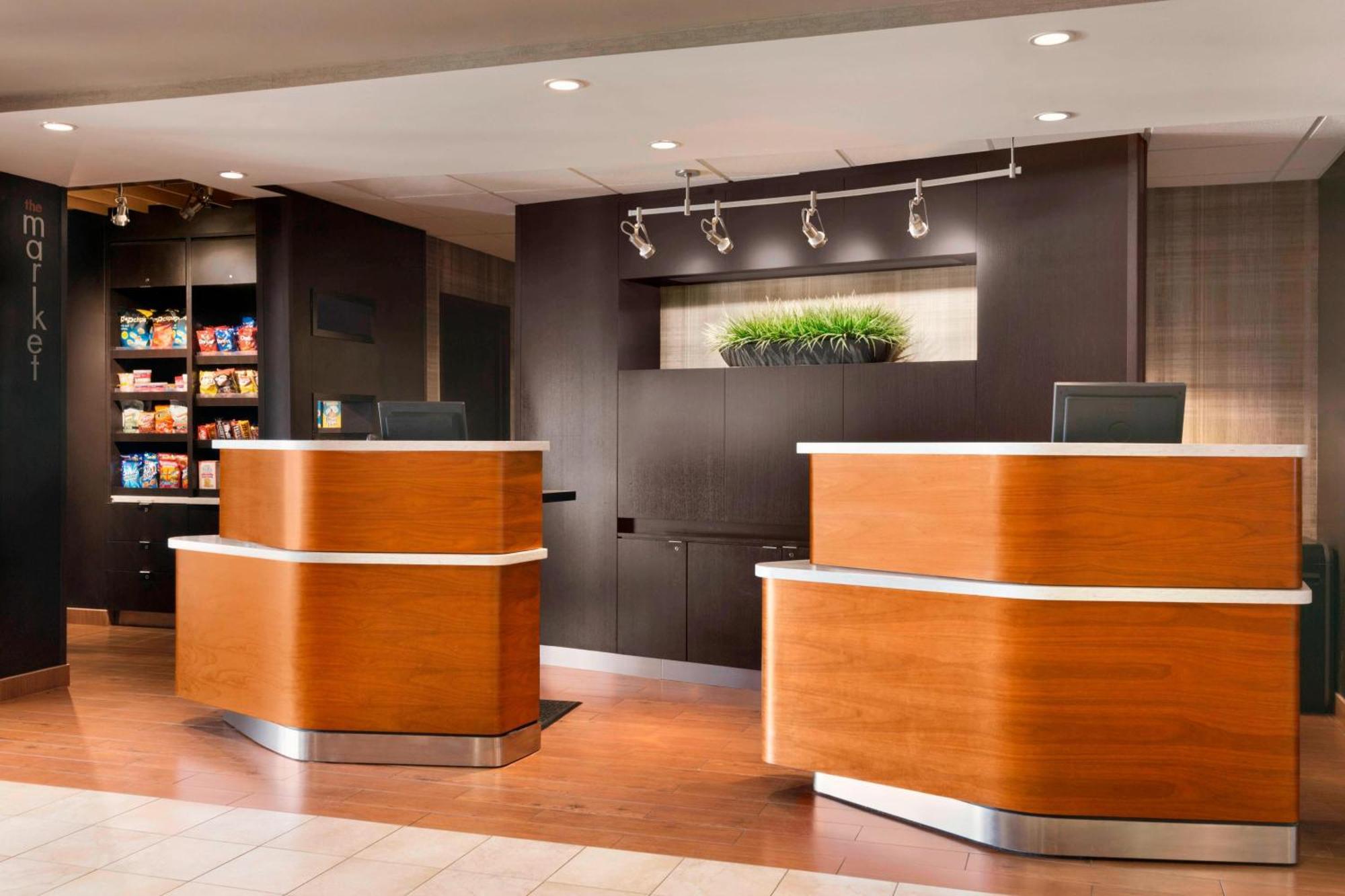 Courtyard By Marriott Bloomington Normal Hotel Exterior photo