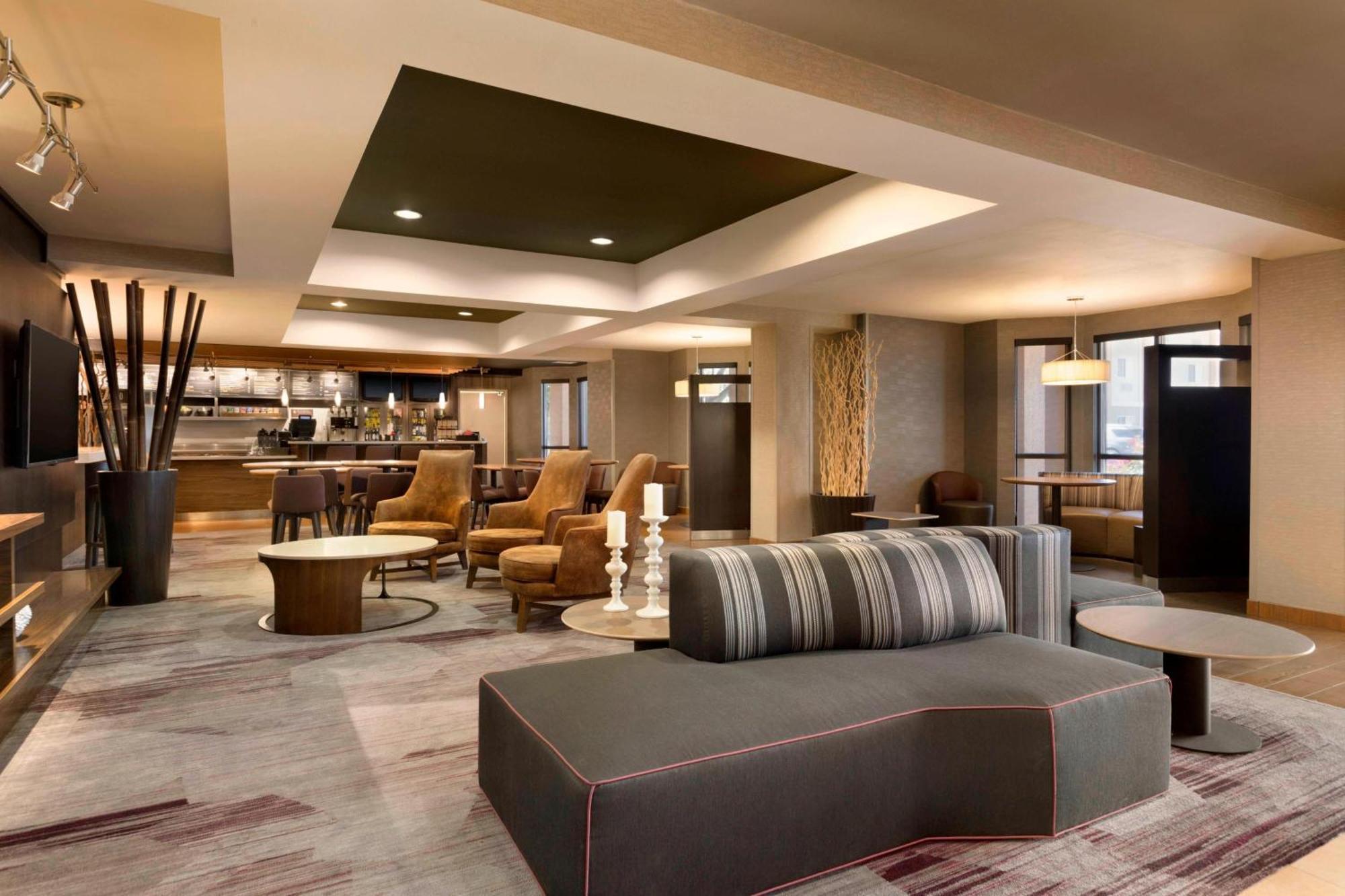 Courtyard By Marriott Bloomington Normal Hotel Exterior photo