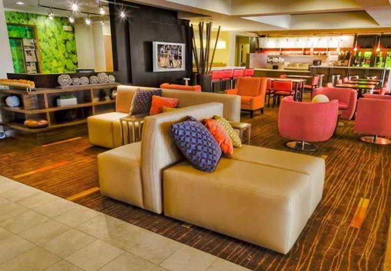 Courtyard By Marriott Bloomington Normal Hotel Restaurant photo